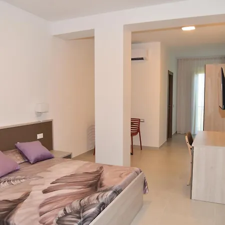La 3*